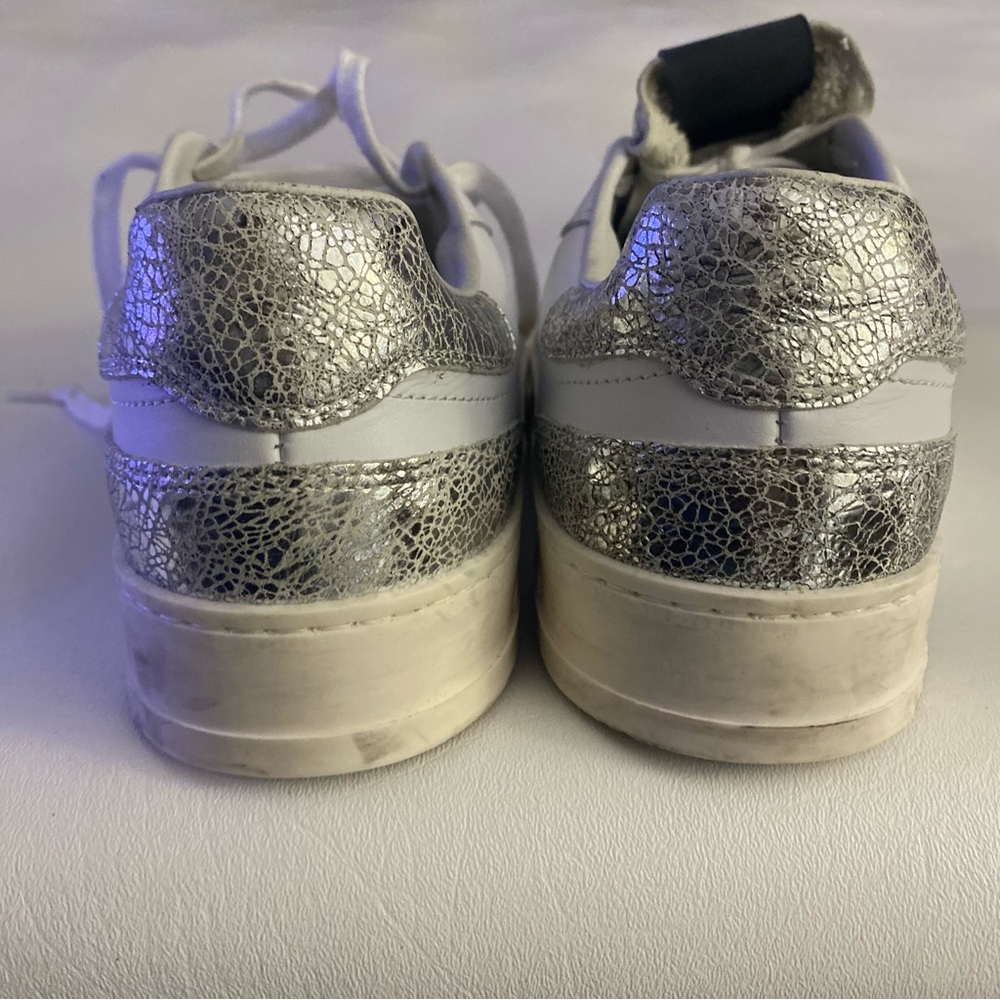 P448 Bali White Sneakers Tennis Shoes Classic Wmn’s‎ 10 Metallic EUC - Picture 9 of 10